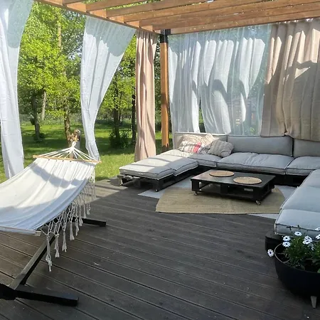 Kontener Nad Rzeka Ferienhaus *